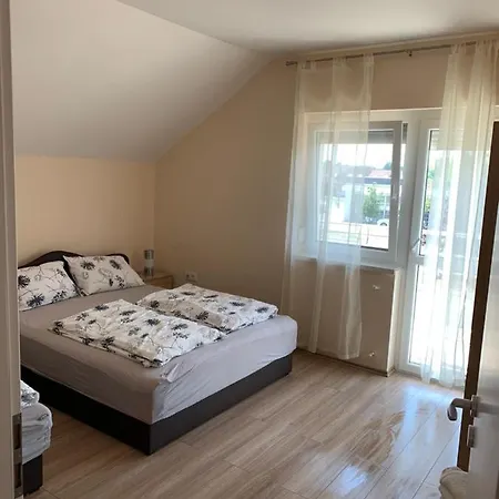 Martina Apartmanhaz * Balatonlelle